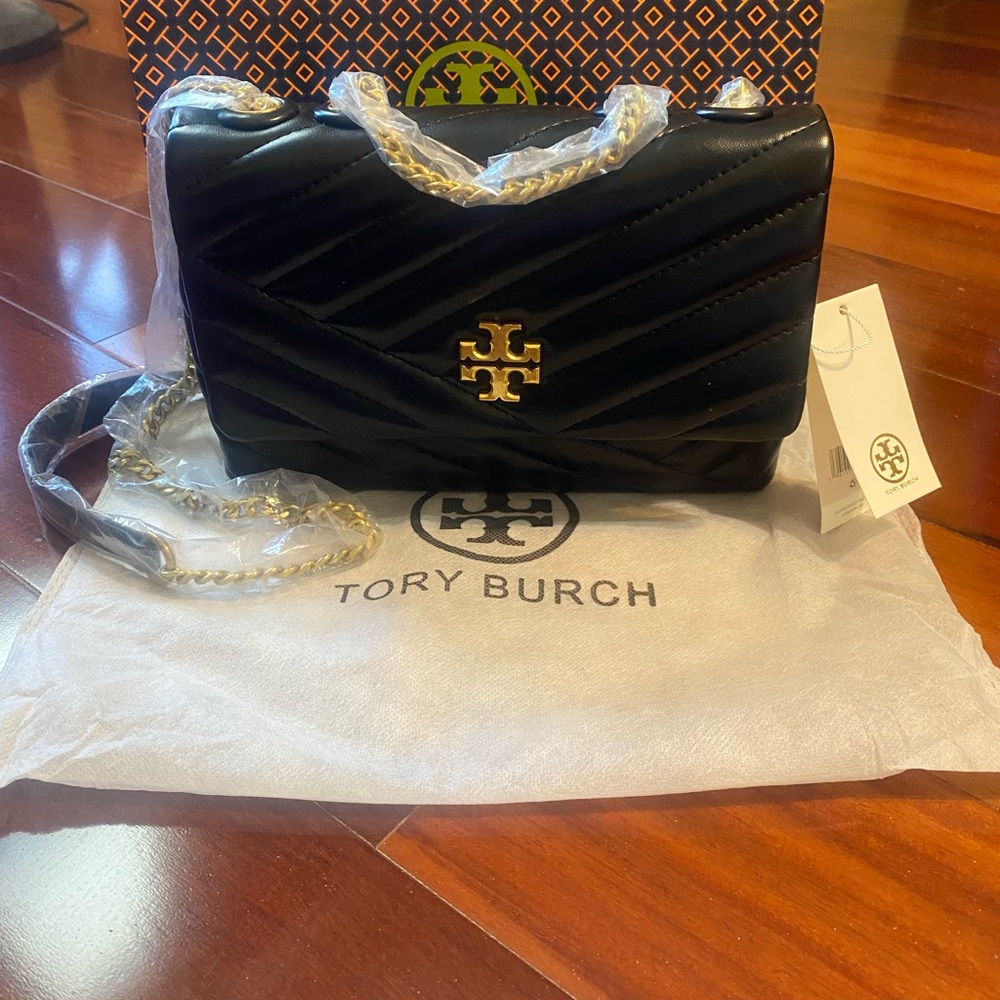 Tory Burch Black Quilted Bag with Gold Logo. Kira Chevron shoulder bag. NWT.
